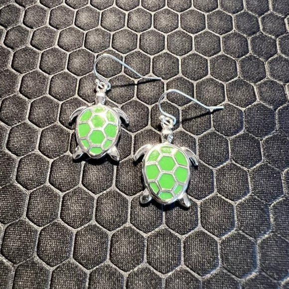 Venice By The Sea Jewelry Jewelry - Turtle Earrings Green and Silver 18K White Gold Plated